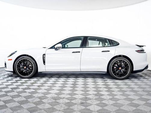 2023 Porsche Panamera Platinum Edition