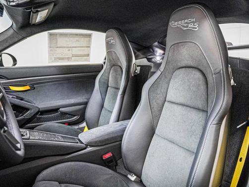 2025 Porsche 718 Cayman GT4 RS