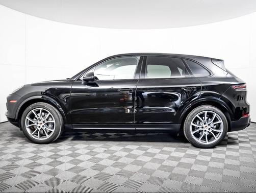 CHROMITBLACK 2023 Porsche Cayenne Platinum Edition