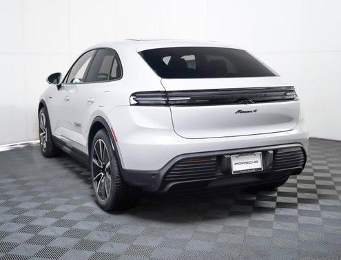 2026 Porsche Macan 4