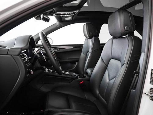 2025 Porsche Macan AWD