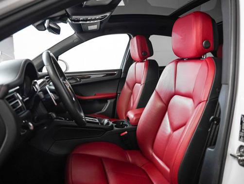 2023 Porsche Macan AWD