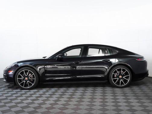 2023 Porsche Panamera 4 Platinum Edition