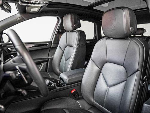 2025 Porsche Macan AWD