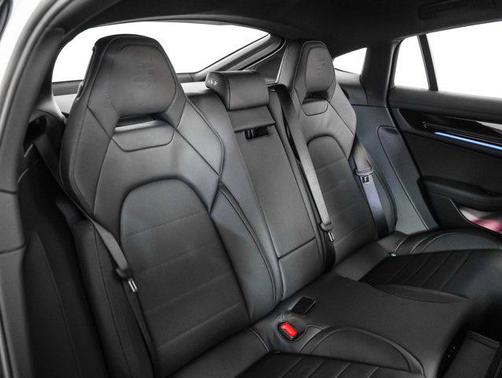 2026 Porsche Panamera 4