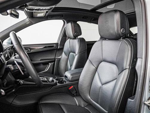 2023 Porsche Macan AWD