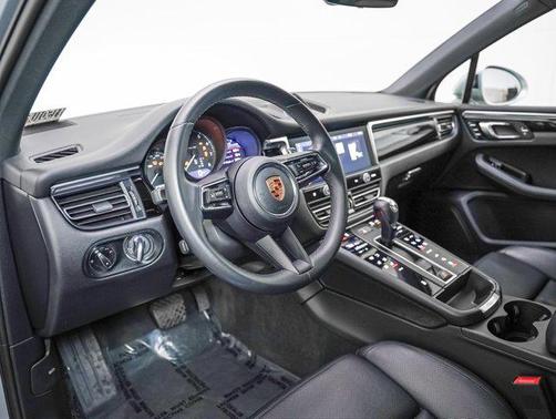 2023 Porsche Macan AWD