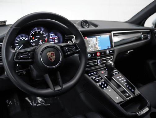 2025 Porsche Macan AWD