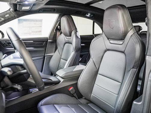 2025 Porsche Macan Turbo