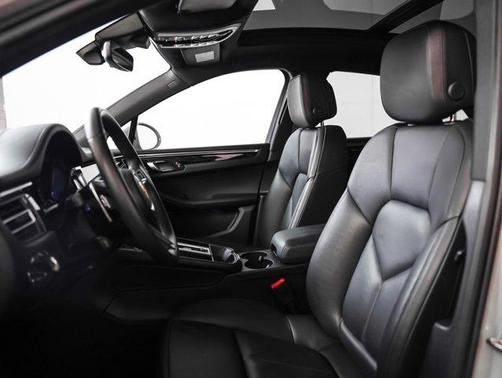 2022 Porsche Macan AWD
