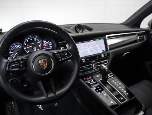 2022 Porsche Macan AWD