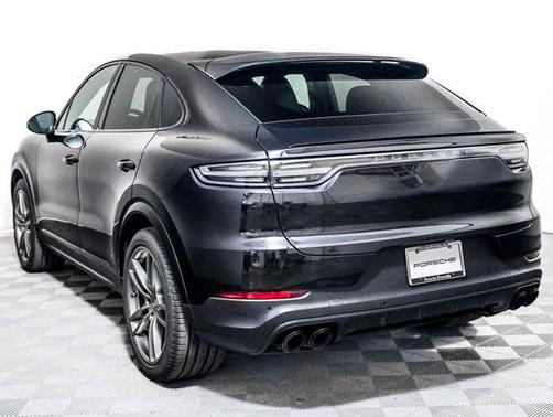 JET BLACK 2022 Porsche Cayenne Cayenne