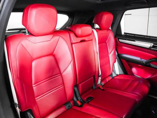 2022 Porsche Cayenne Platinum Edition