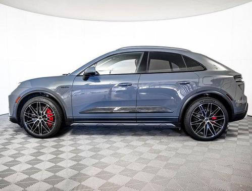2025 Porsche Macan Turbo