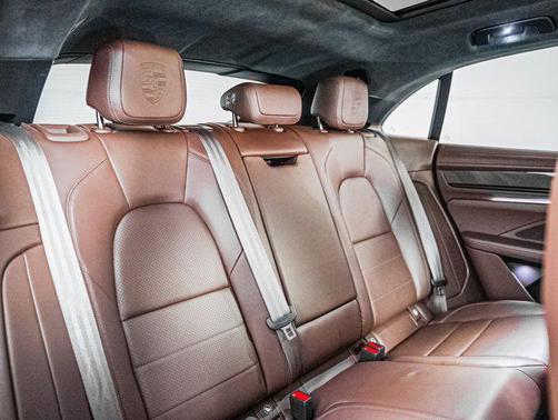 2025 Porsche Macan Turbo