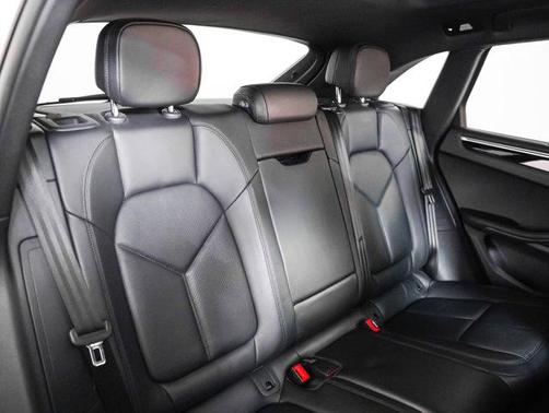 2023 Porsche Macan AWD