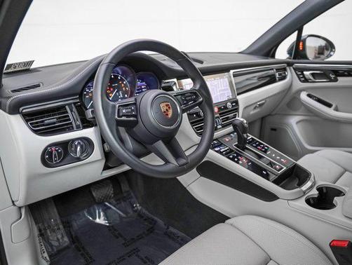 2025 Porsche Macan AWD