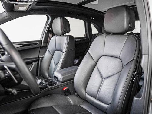 2025 Porsche Macan AWD