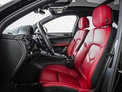 2025 Porsche Macan AWD