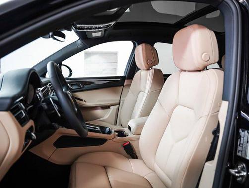 2025 Porsche Macan AWD