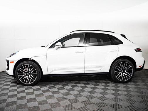 2025 Porsche Macan Base