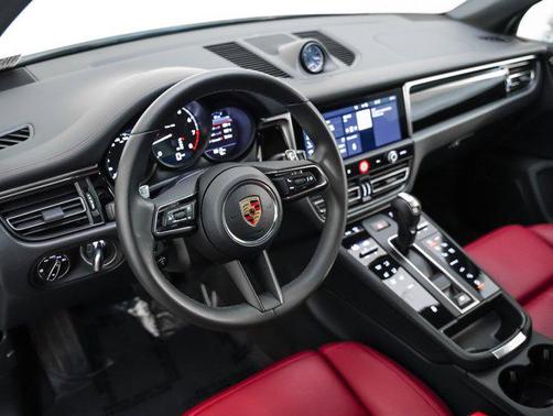 2025 Porsche Macan Base