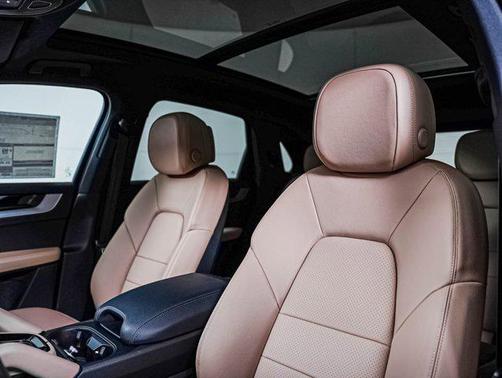 CHROMITE BLACK 2026 Porsche Cayenne Cayenne