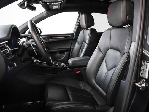 2025 Porsche Macan AWD