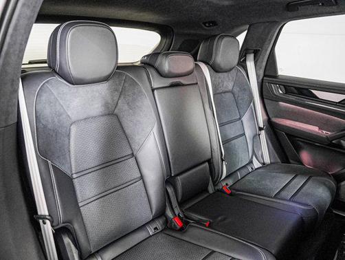 2025 Porsche Cayenne GTS