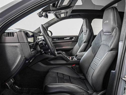 2025 Porsche Cayenne GTS
