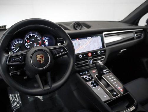 2025 Porsche Macan AWD