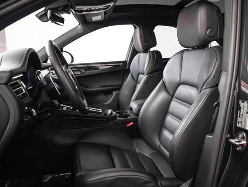 2025 Porsche Macan AWD