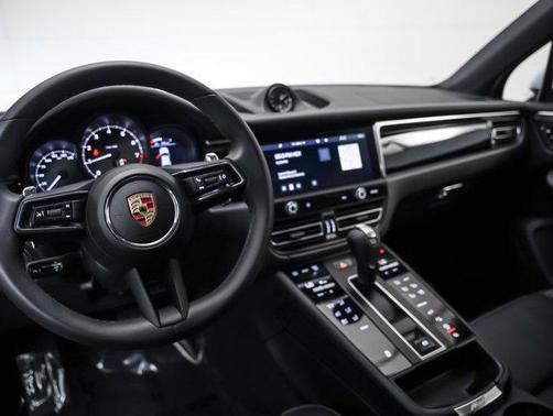 2025 Porsche Macan AWD