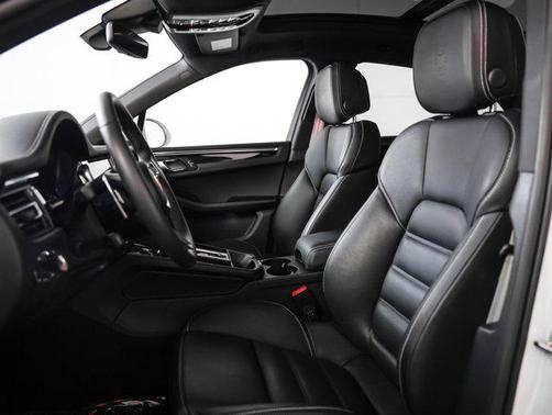 2025 Porsche Macan AWD