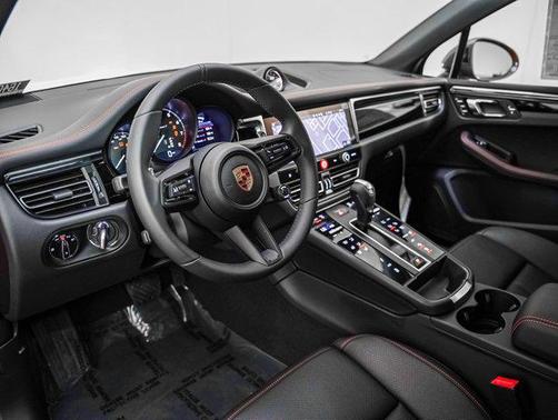 2025 Porsche Macan T