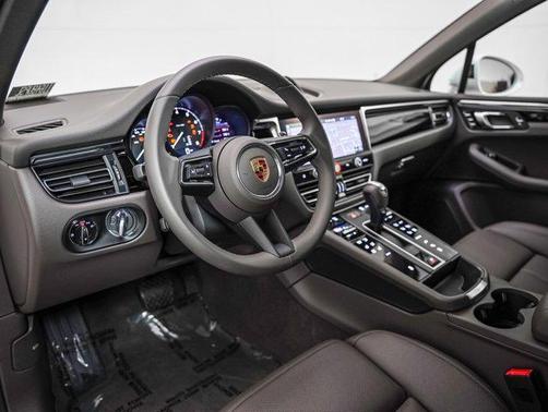 2025 Porsche Macan AWD