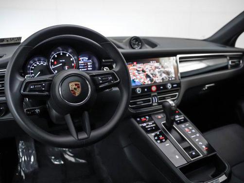 2025 Porsche Macan AWD