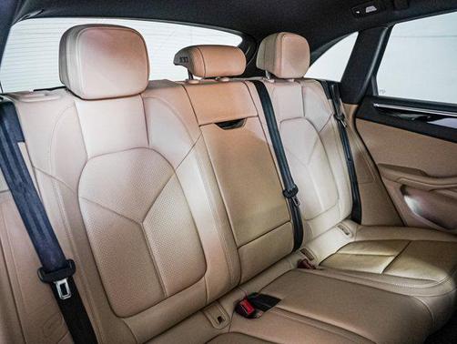 2023 Porsche Macan AWD