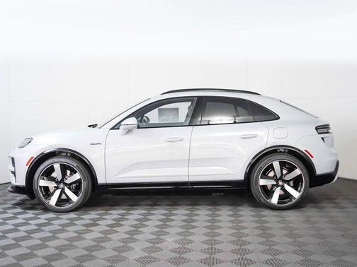 2025 Porsche Macan Turbo
