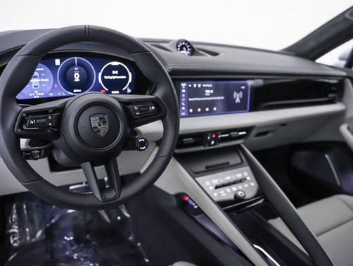 2025 Porsche Macan Turbo