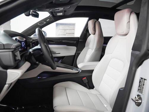 2025 Porsche Macan Turbo