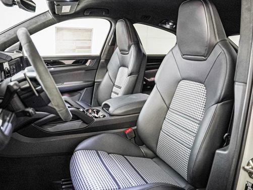 2025 Porsche Cayenne GTS
