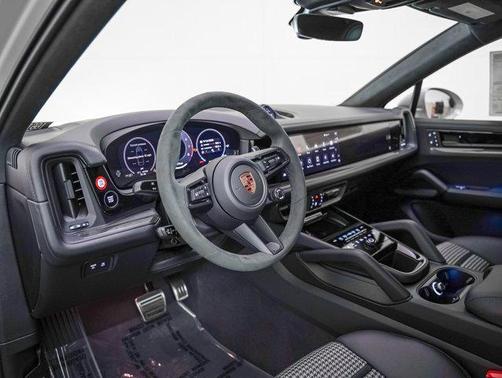 2025 Porsche Cayenne GTS