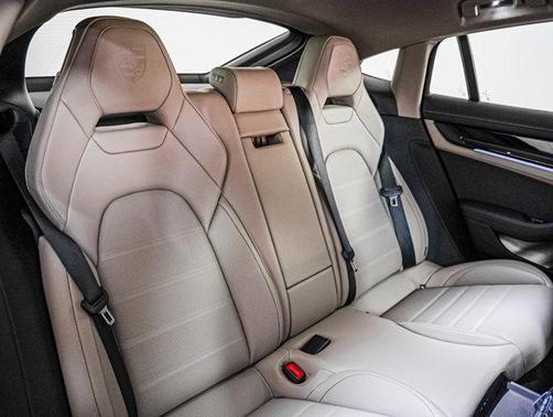 2026 Porsche Panamera RWD