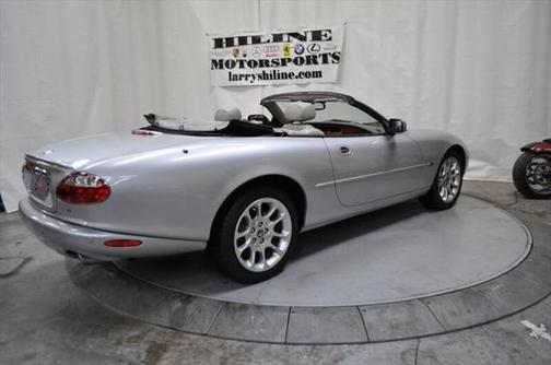 2001 Jaguar XKR Base