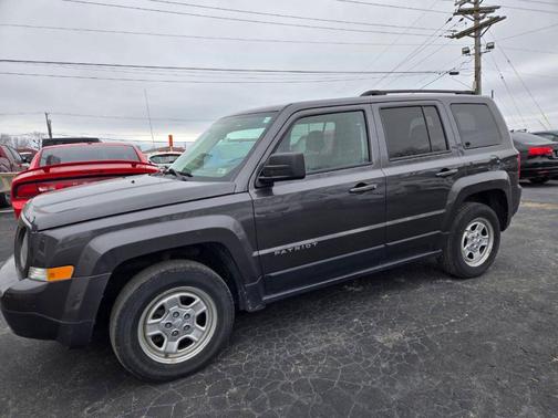 Granite Crystal Clearcoat Metallic 2017 Jeep Patriot Sport
