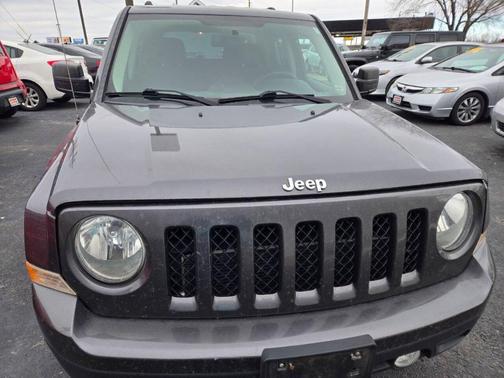Granite Crystal Clearcoat Metallic 2017 Jeep Patriot Sport