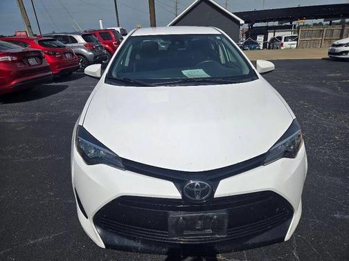 Super White 2018 Toyota Corolla LE