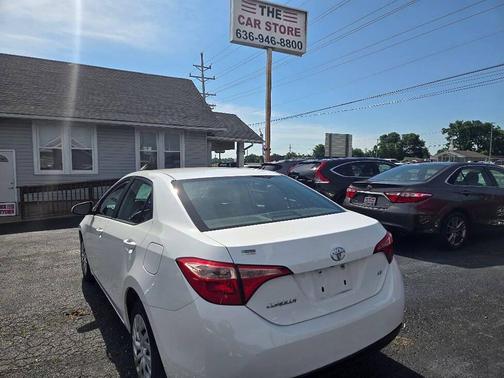 Super White 2018 Toyota Corolla LE
