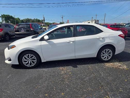 Super White 2018 Toyota Corolla LE